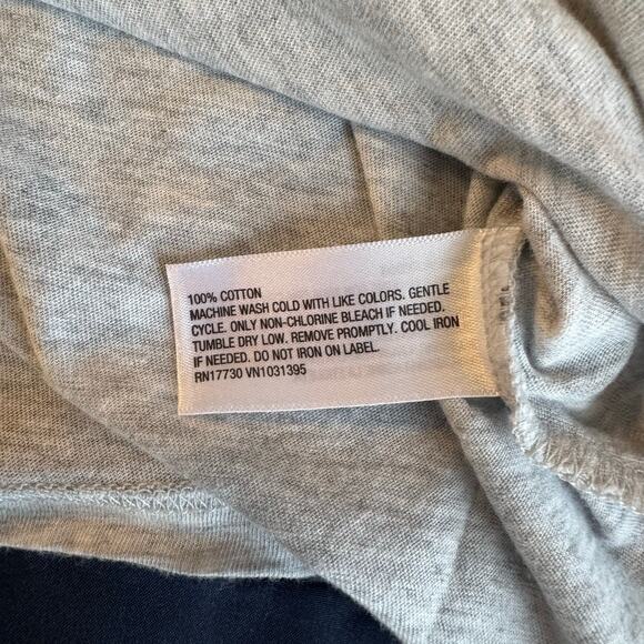 Universal Thread Gray Cropped V-Neck T-Shirt Women’s XL Soft Stretchy - Picture 6 of 6